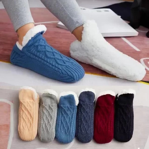 Calzini in maglia con interno in teddy bianco in vari colori