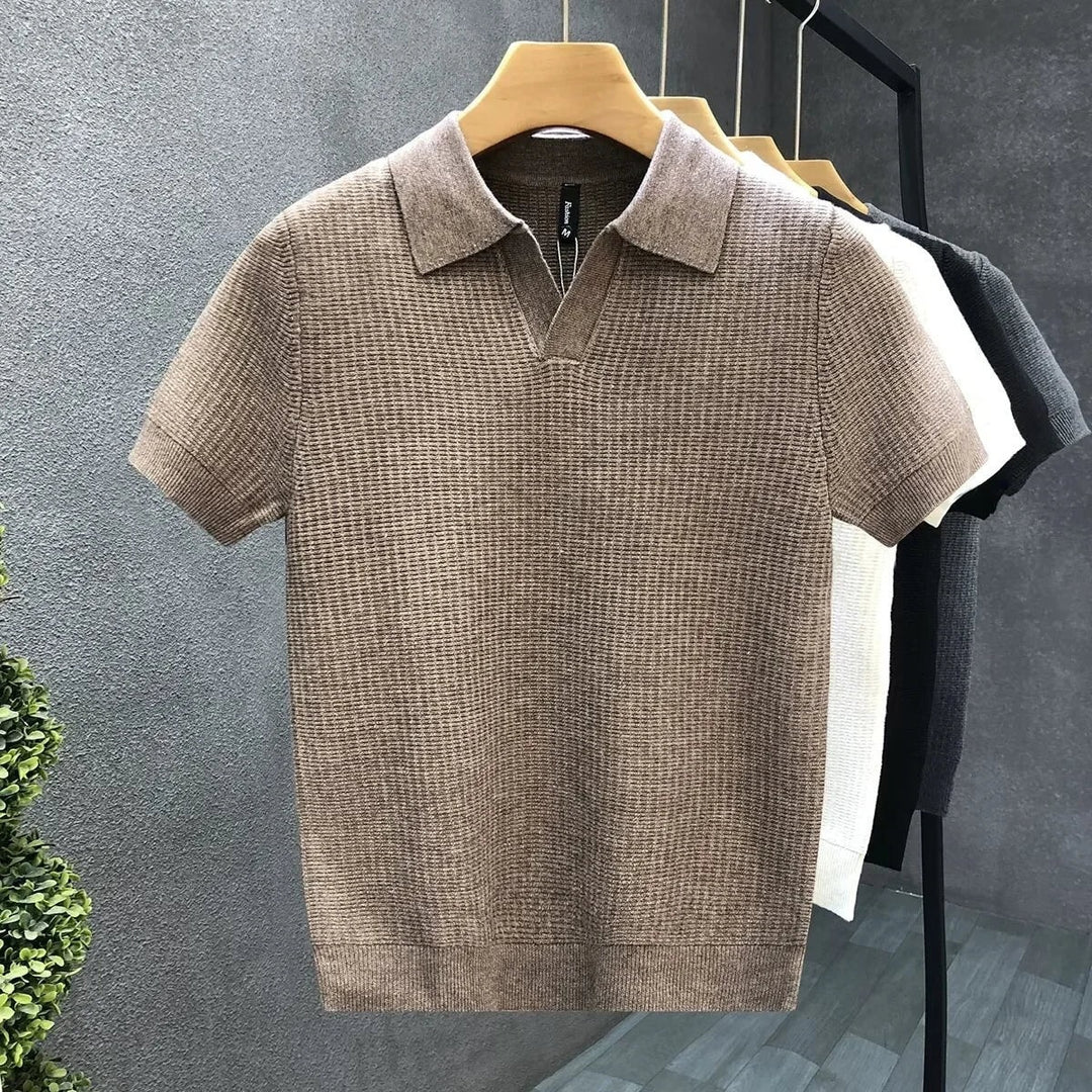Strikket poloshirt herre med V-hals i mokka