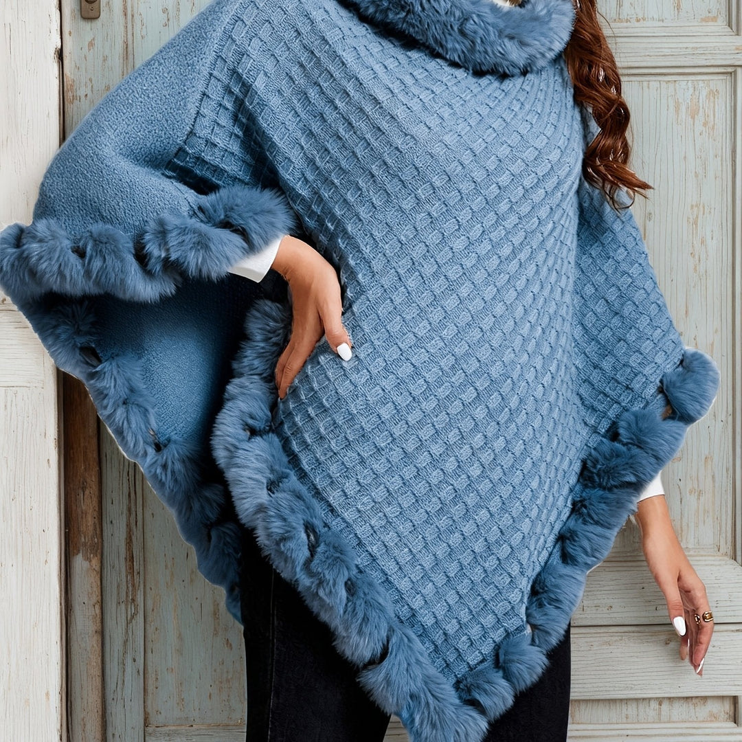 Strikket poncho dame med pelskant og rullekrave
