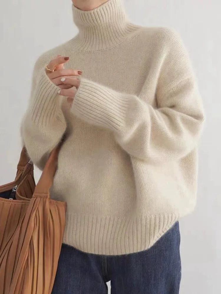 Beige oversized striktrøje med rullekrave til dame